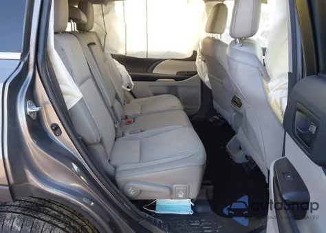 2017 Toyota Highlander Le Plus z USA, uszkodzony, nr VIN 5TDBZRFH5HS445987